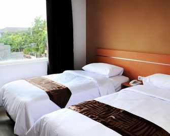 Nozz Hotel - סמראנג - חדר שינה