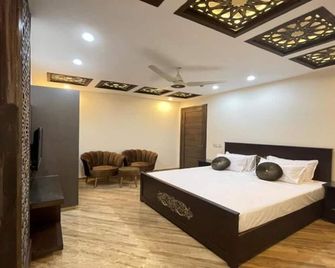 Multazam Heights, Dha Phase 8 - Lahore - Habitación