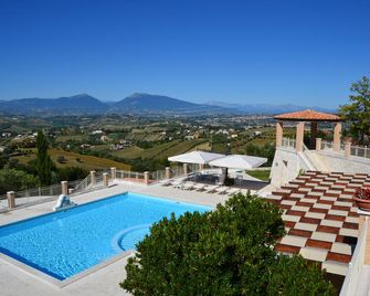 Incantea Resort - Tortoreto - Pool