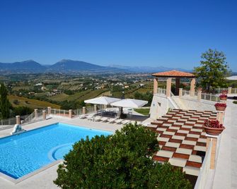 Incantea Resort - Tortoreto - Pool