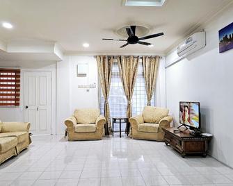 Sapphire Residence - Jenjarom - Living room