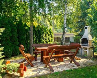 Lovely apartment for 10 guests with WIFI, A/C, TV, terrace and parking - Balatonszárszó - Patio
