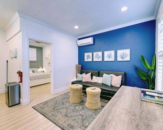 1000#4 Modern Beach Home, Steps from Sand w/AC! - Newport Beach - Sala de estar