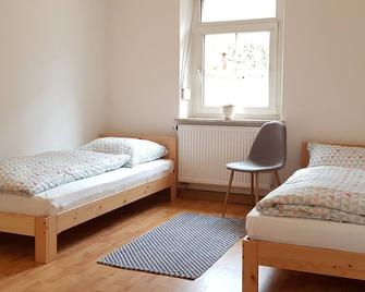 Apartment on 100 square meters in Amberg for up to 12 people with a garden - Amberg - Schlafzimmer