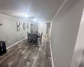 Beautiful 1-bedroom apartment perfect for traveling professionals. - Bishopville - Hallway