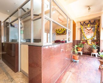 Spot On Aishwarya Lodge - Tumkūr - Front desk