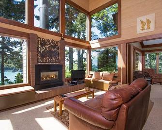 Sea Cliff - Perched Above Sea, Romantic & Private! - Trinidad - Living room