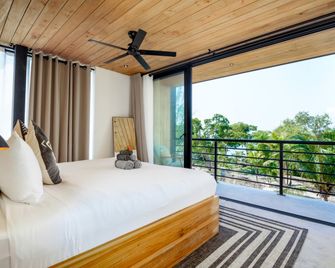New Modern Ocean Front Villa On Private Island - Placencia - Bedroom