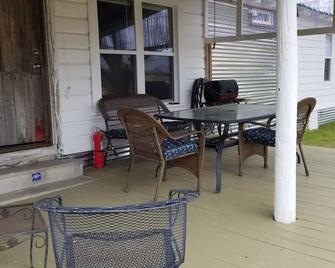 Farm Stay! - Brownsville - Patio