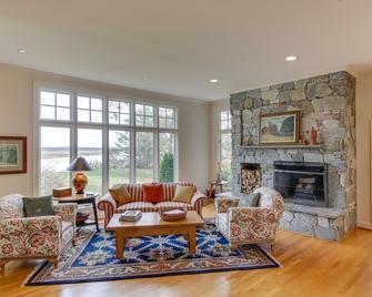 Private Waterfront Escape on the Mattaponi River - West Point - Sala de estar