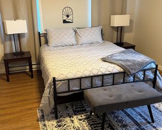 3-bedroom townhome in tranquil Ticonderoga with AC, WiFi close to Lake George! - Ticonderoga - Schlafzimmer