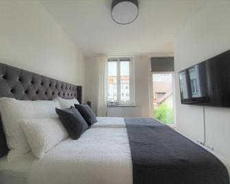PB Ferienwohnungen - FeWo 4 - Stilvoll eingerichtetes Studio im Herzen Senftenbergs - Senftenberg - Bedroom