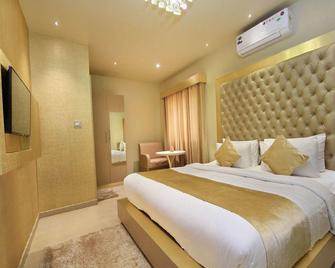 Imarat Hotel - Madikeri - Bedroom