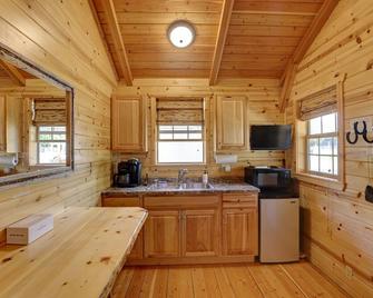 Shire Valley Cabins, Charming Dayton Retreat (3 Options!) - Dayton - Cocina