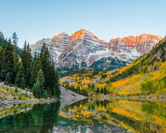 Snowmass Mountain by Snowmass Vacations - Snowmass Village