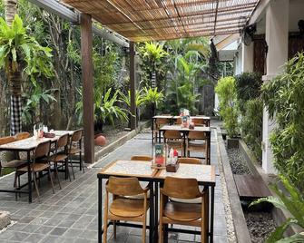 R Residence Jakarta - Yakarta - Restaurante