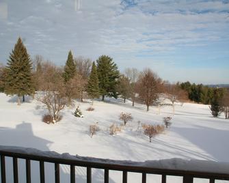 Scenic Home On Golf Course & Ski Resort - Wabasha - Vista del exterior