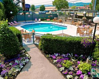 Arbors at Island Landing Hotel & Suites - Pigeon Forge - Piscina