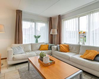 Holiday Home in Zeewolde near Forest - Zeewolde - Living room