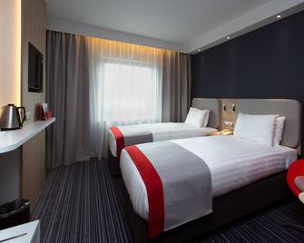 Holiday Inn Express Geneva Airport - Meyrin - Bedroom