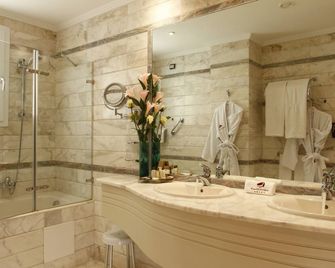 Tunis Grand Hotel - Tunis - Bad