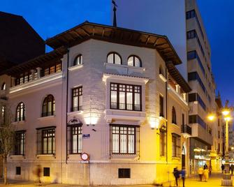 Palacete Colonial - León - Edificio