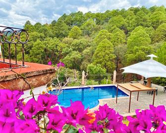 Hotel and Suites Mansion San Antonio - Tlalpujahua de Rayón - Pool