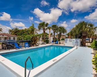 Walk 2 the Beach ~~ Gorgeous 1 BR - West Palm Beach - Basen