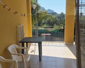 Villa Giù, indipendent villa near airport and sea - Cinisi - Balkon