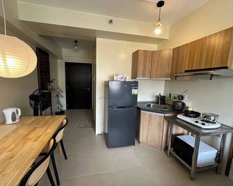 Avida Units Staycation near Ayala Serin Tagaytay - Talisay - Cocina