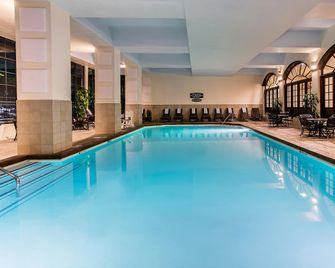 Embassy Suites by Hilton Nashville Airport - Nashville - Piscina