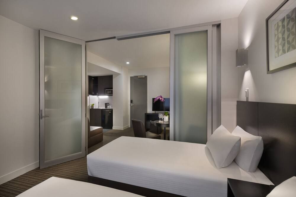 Causeway 353 Hotel thumbnail 3