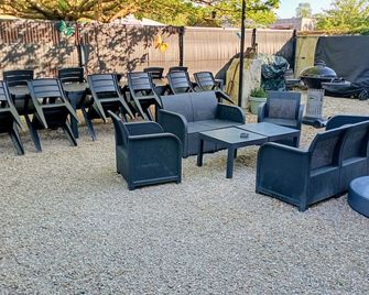 L'entre Deux Vignes - Saint-Jean-d'Angély - Innenhof