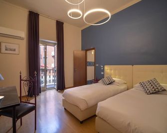 هوتل إيطاليا - تورين - غرفة نوم