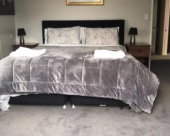 Observation Holiday Home - Paraparaumu - Bedroom