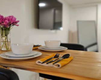 Hibiscus Suite - Priv. Studio - Rhinebeck Village - Rhinebeck - Comedor