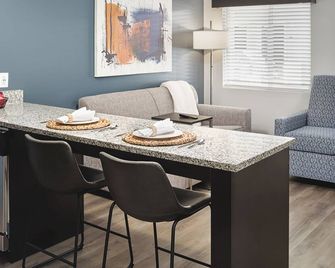 Stayapt Suites Hampton - Hampton