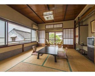 Gyotakuso Suzukiya - Minamiboso - Eetruimte