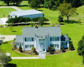 Charming 2-bedroom cottage in Brookhaven with AC - Brookhaven - Budova