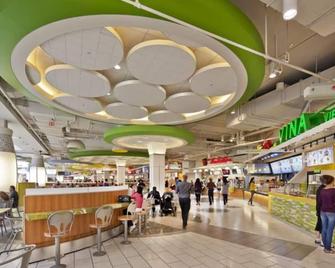 Welcome to Main floor 2 Bedrooms Suite B &10 minutes walk from Metrotown Mall - Burnaby - Bar