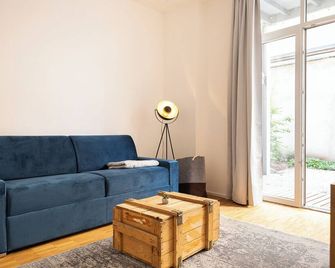 Ko-Living - Beatles Suite | In the center | Up to 4 pers. | Record player - Halle (Saale) - Wohnzimmer