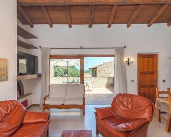 Apartment 'Casa Mare a Baja Sardinia' with Sea View, Private Terrace and Balcony - Baia Sardinia - Living room