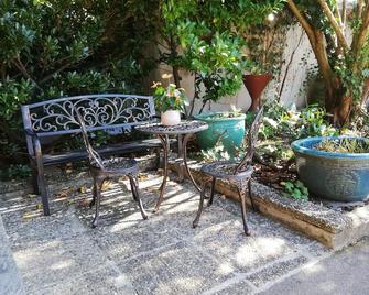1A apartment right on the Swiss border near the famous Rhine Falls - Jestetten - Patio