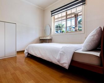 Jeju Palm Hills Pension - Jeju City - Bedroom