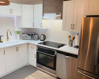 Private House Fenced Yard-Walk Distance To Falls - Niagara Falls - Kitchen