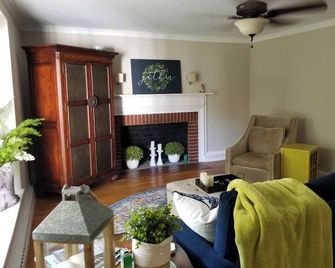 3-bedroom house in lovely Asheboro with AC for your stay - Asheboro - Soggiorno