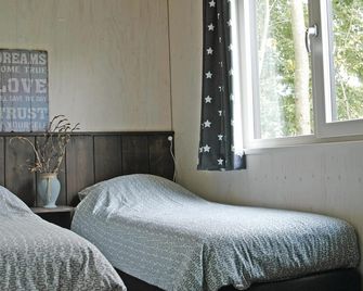 Nice Home In Sint-annaland With Sauna - Sint Annaland - Bedroom