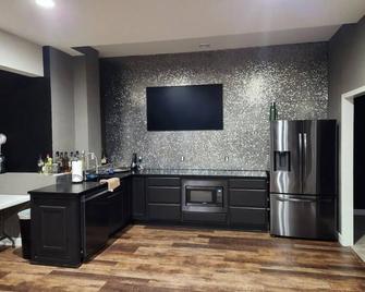 \'Serenity\' A Luxurious Retreat - Shakopee - Kitchen