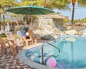 Great place to get away with the family! - Omoa - Piscina