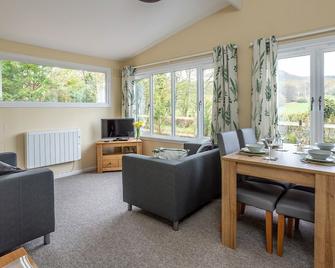 2 bedroom accommodation in Kirkhill, near Beauly - Kirkhill - Living room